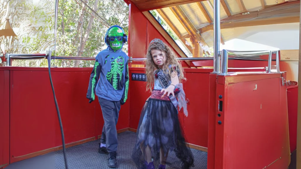 funicular-niños-disfrazados